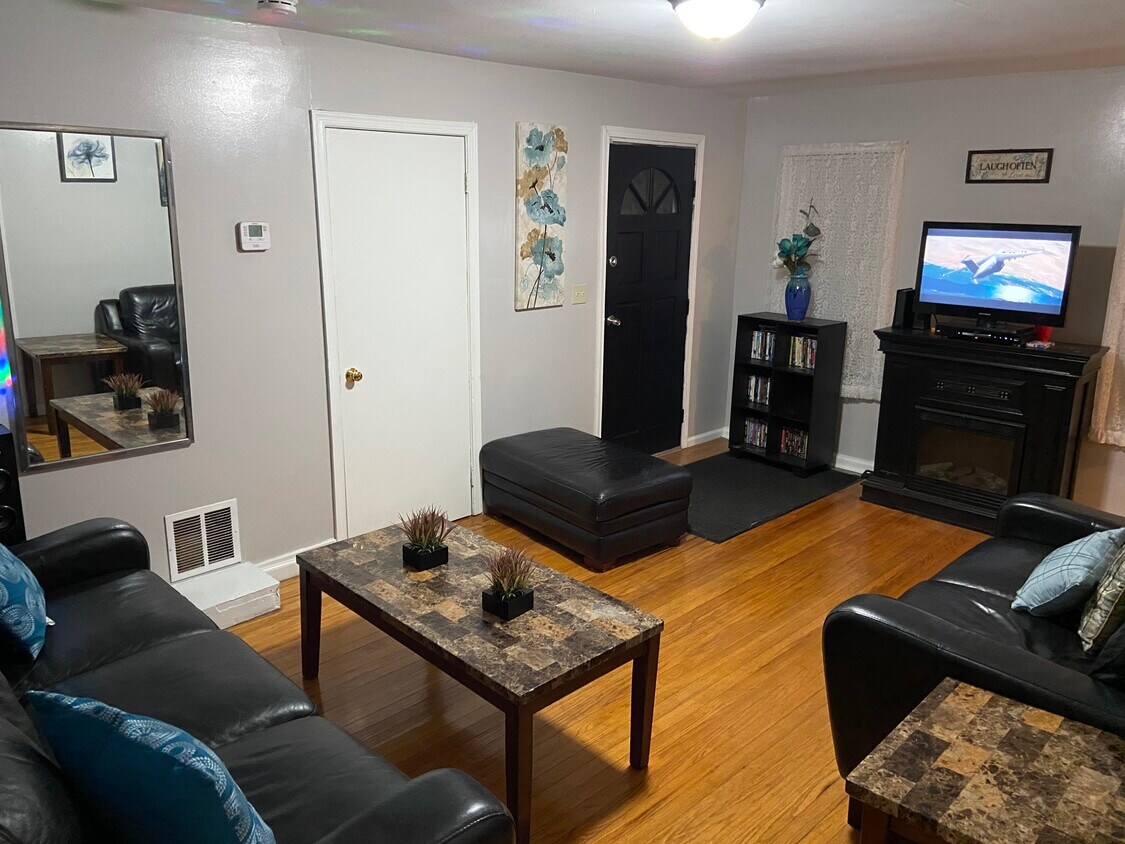 Foto principal - 107 Maurice Ave
