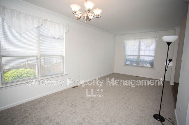 Foto del edificio - 68 Stoneham Dr