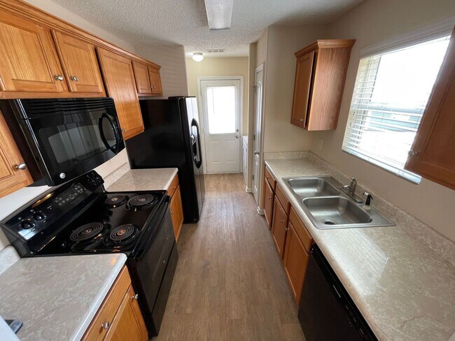 Foto del edificio - BRIDGEWATER HOME! PRE-LEASING FOR AUGUST 1 2026! 1/2 Off Deposit for a limited time!