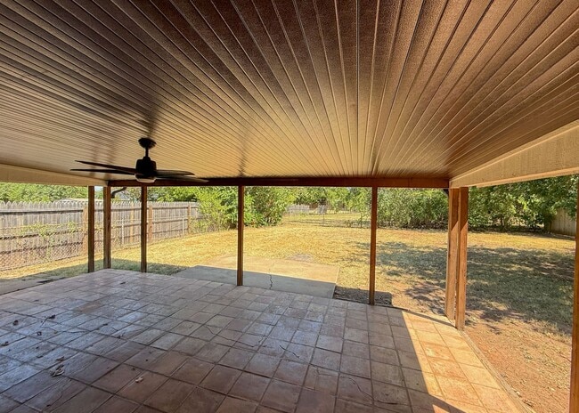 Building Photo - 10416 Ridgeview Dr