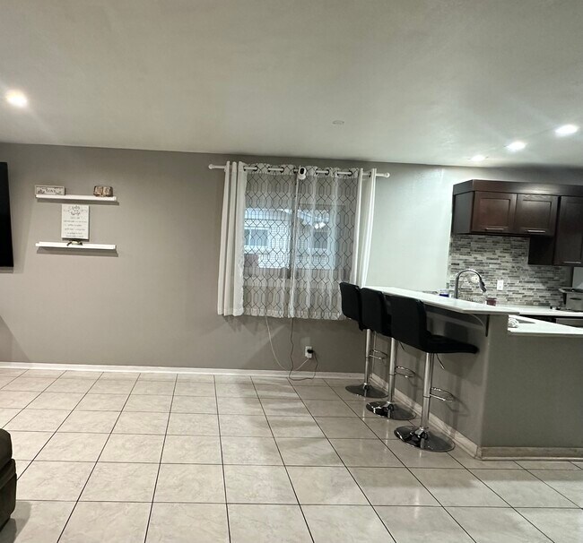 Foto del edificio - 1220 Oakdale St