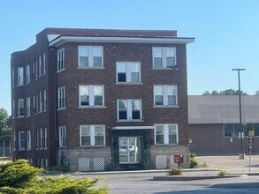 Building Photo - 524 S Grand Ave E
