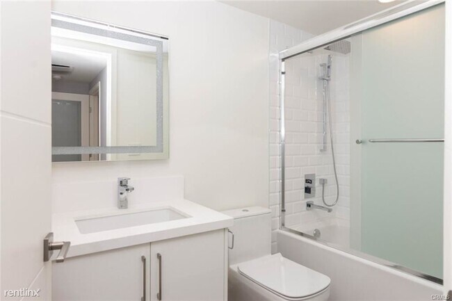 Building Photo - 3 br, 2 bath Condo - 2225 Mira Vista Ave #...
