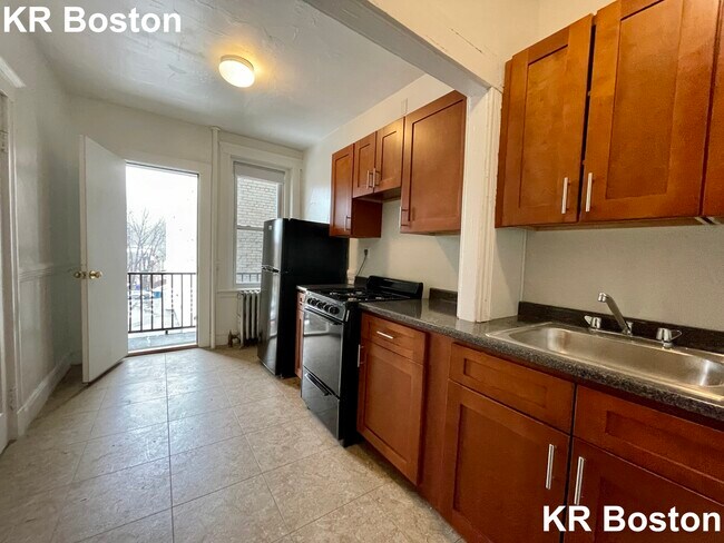 Building Photo - 8 Vinal St