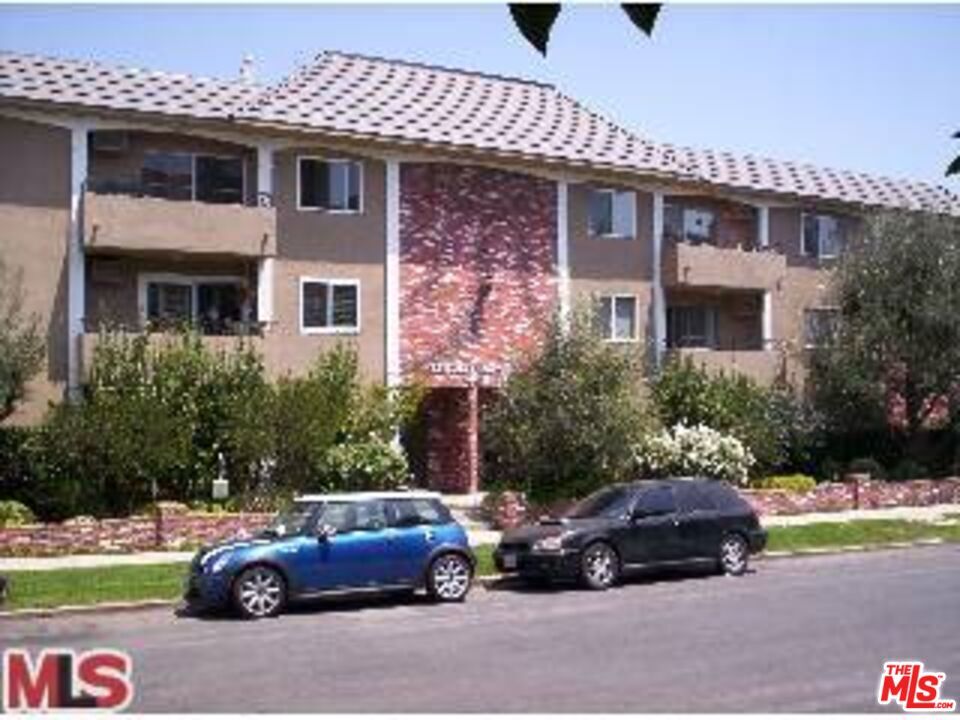 Primary Photo - 2320 S Bentley Ave