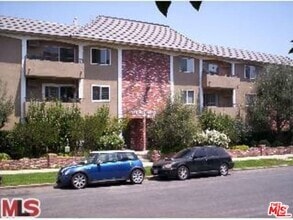 Building Photo - 2320 S Bentley Ave