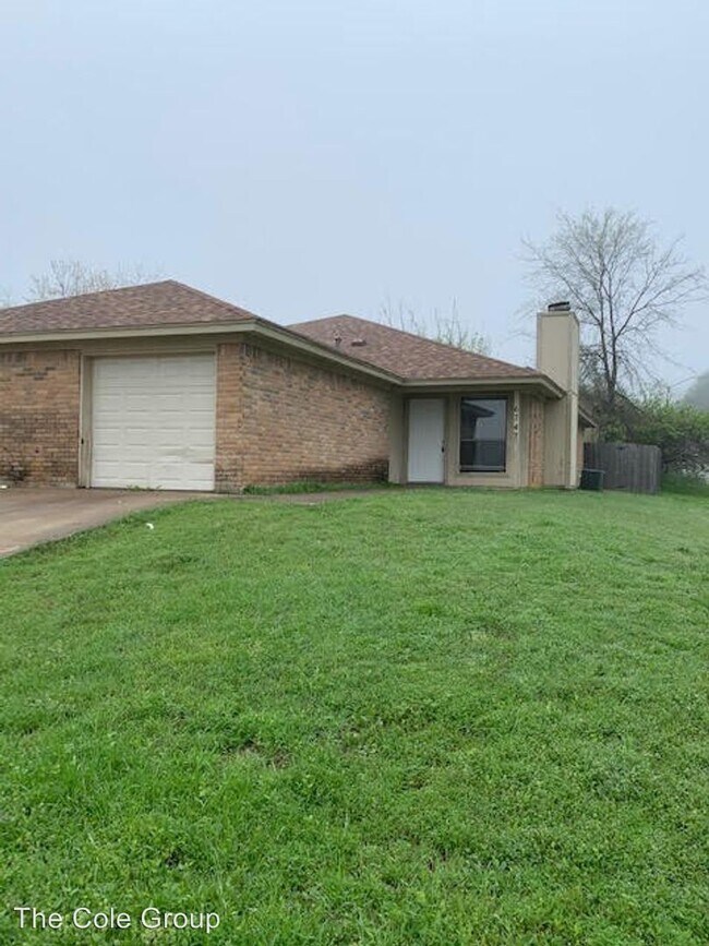 Building Photo - 6745-6747 Westcreek Dr