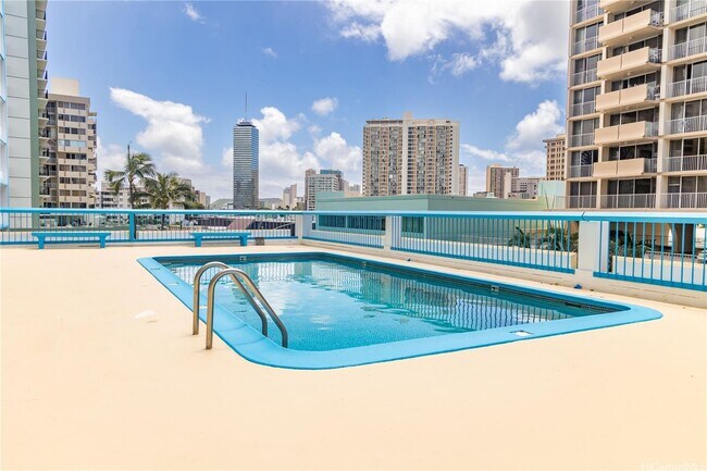 Piscina - 1560 Kanunu St