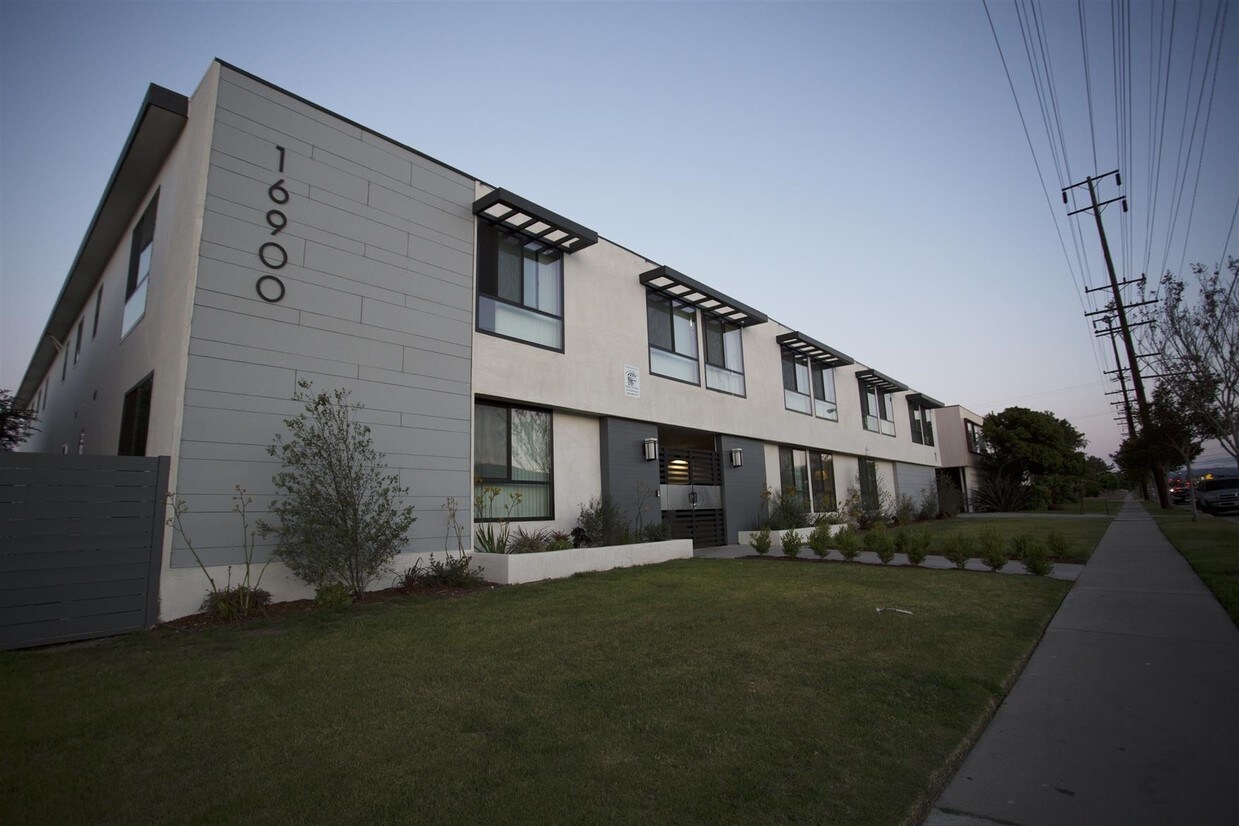 Primary Photo - Starr Apartments