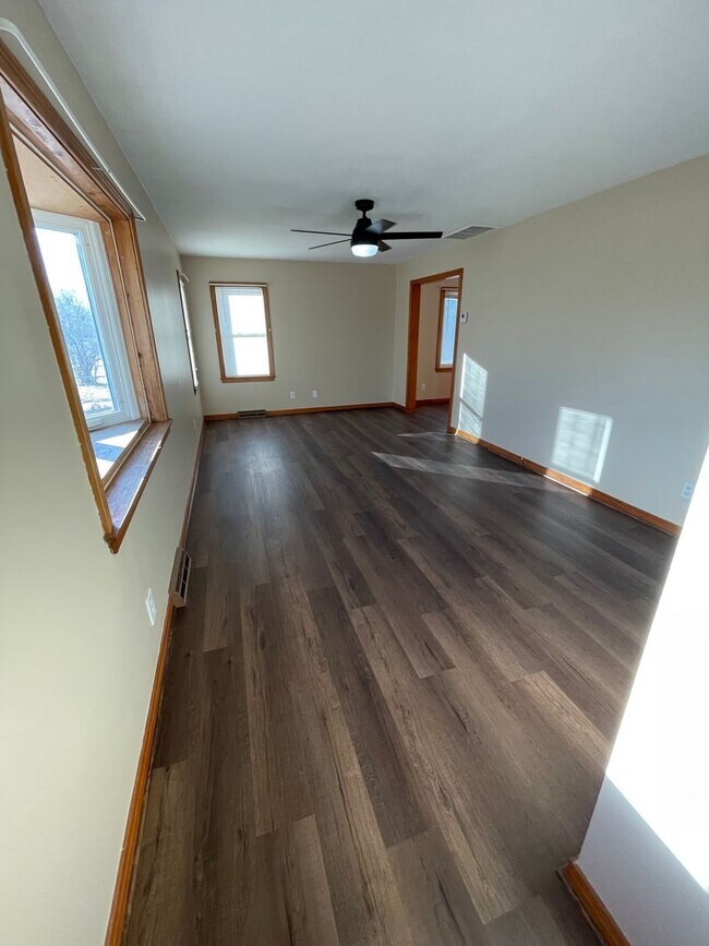 Foto del edificio - 2 Bedroom, 1 Bathroom House with Detached ...