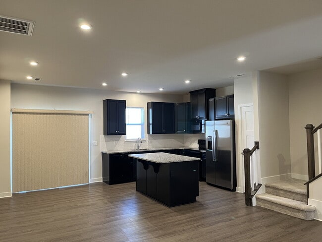 Foto del edificio - "Charming 3-Bedroom Townhouse with 2.5 Baths on Riverbrook Drive – Your Perfect Gallatin Retreat!"