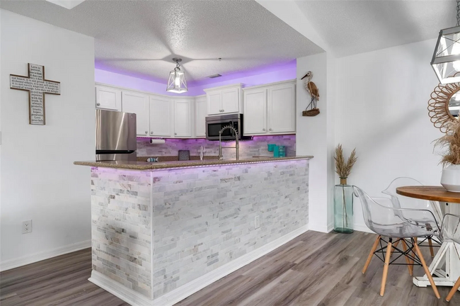Foto del edificio - 4057 Crockers Lake Blvd