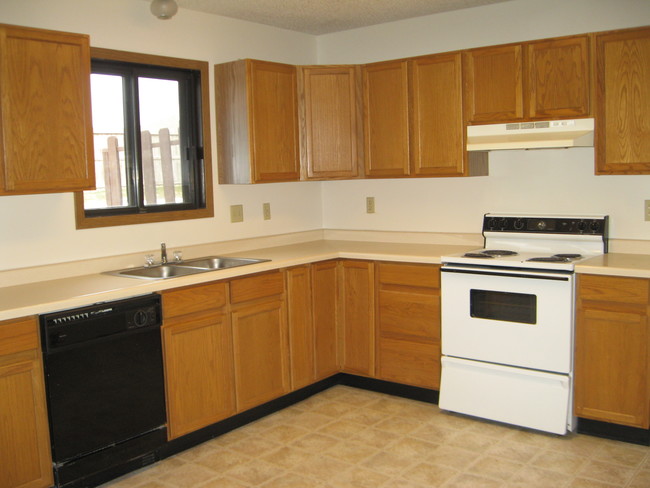 Townhome Kitchen - Hillview Apartments