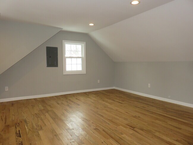 Building Photo - 244 Grandview Ave