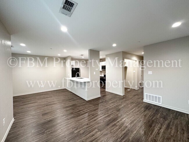 Building Photo - 1203 N Clay St