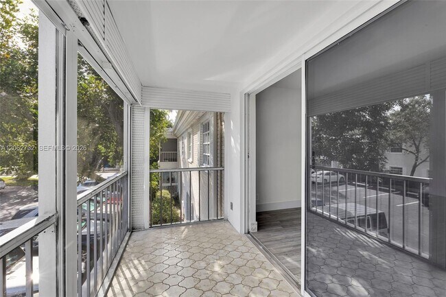 Building Photo - 6413 Bay Club Dr