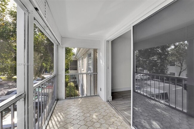 Building Photo - 6413 Bay Club Dr