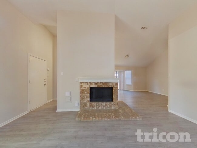 Foto del edificio - 5328 Waterford Dr