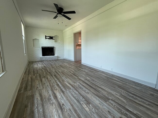 Building Photo - 8852 Woodland Dr