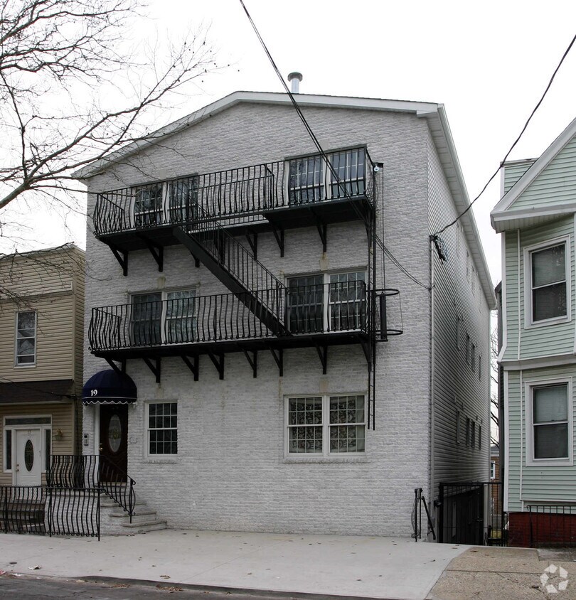 Foto del edificio - 19 Van Wagenen Ave