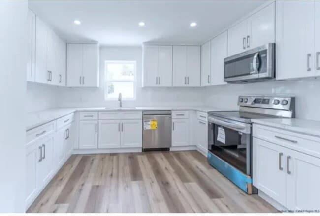 Foto del edificio - Fully renovated RARE 2BR 2 FULL BATH apartment!