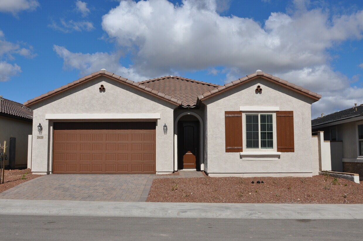 Foto principal - 20050 W Montecito Ave