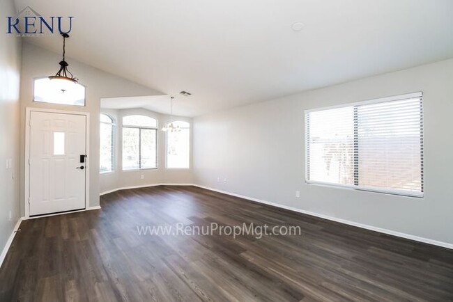 Building Photo - 3 bed, 2 bath with RV Gate in Casa Grande!