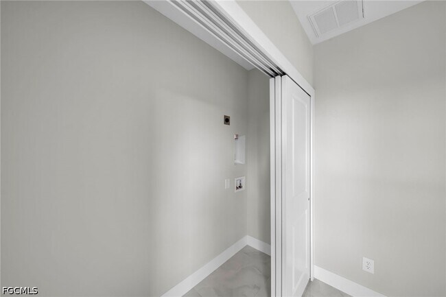 Foto del edificio - 462 Lampion Ave S