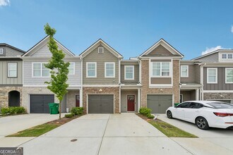 Building Photo - 5811 Calle Vis Dr