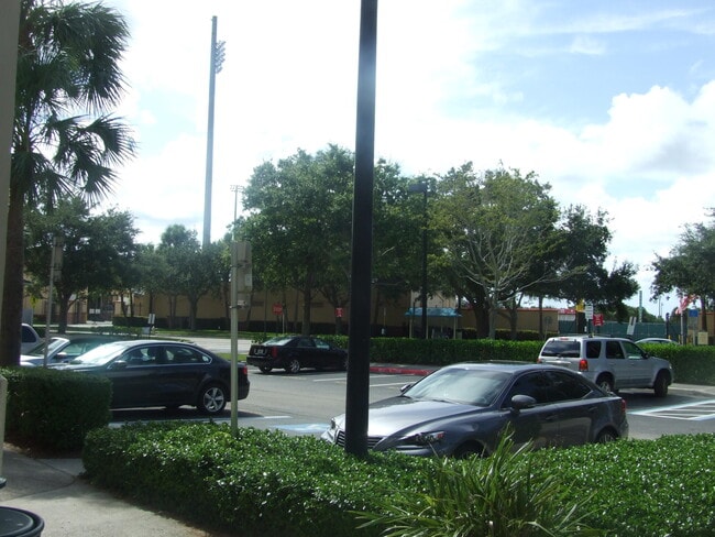 Building Photo - 1203 Town Center Dr