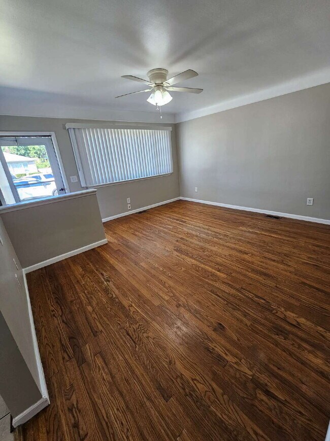 Building Photo - 3-Bedroom Brick Ranch, Hardwood Floors, Large Kitchen, Big Basement & 2-Car Garage