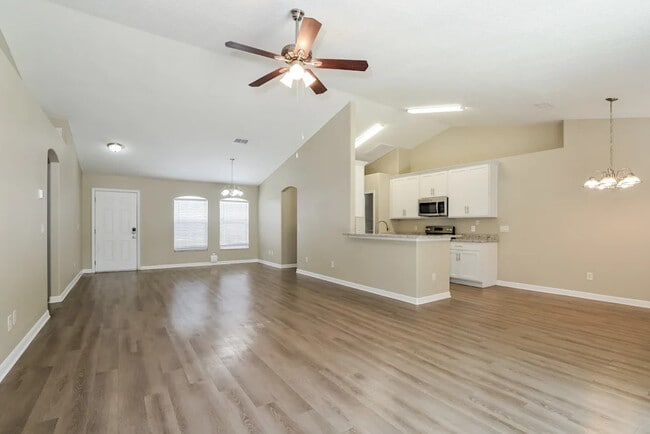 Building Photo - 11341 Lake Dr