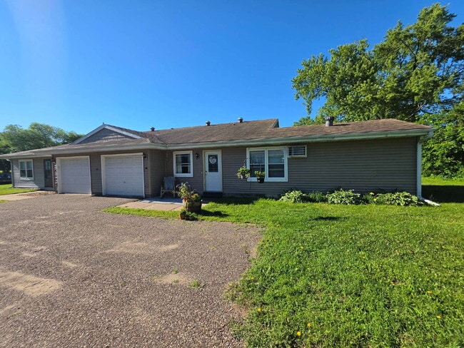 Building Photo - 2 Bedroom, 1 Bathroom with Attached Garage & Patio
