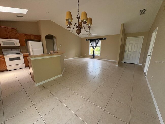Building Photo - 20 Rockne Ln