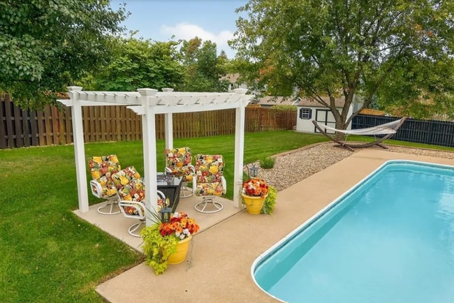 Foto del edificio - 4410 N 122nd St