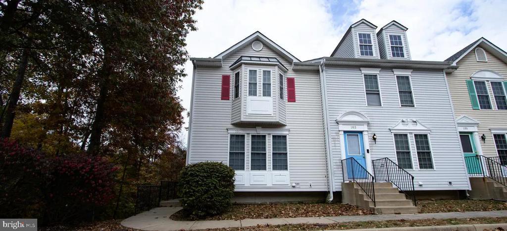Primary Photo - 50 Belladonna Ln