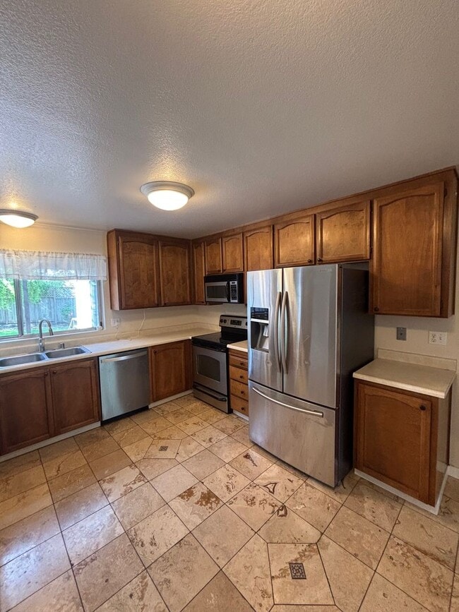Foto del edificio - 3 bedroom 2 bathroom Single Family Home with A/C in Santa Rosa's Larkfield Area