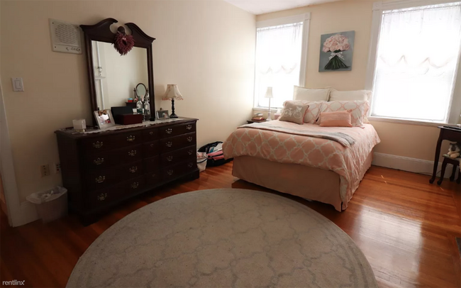 Foto del edificio - 12 Dean Rd