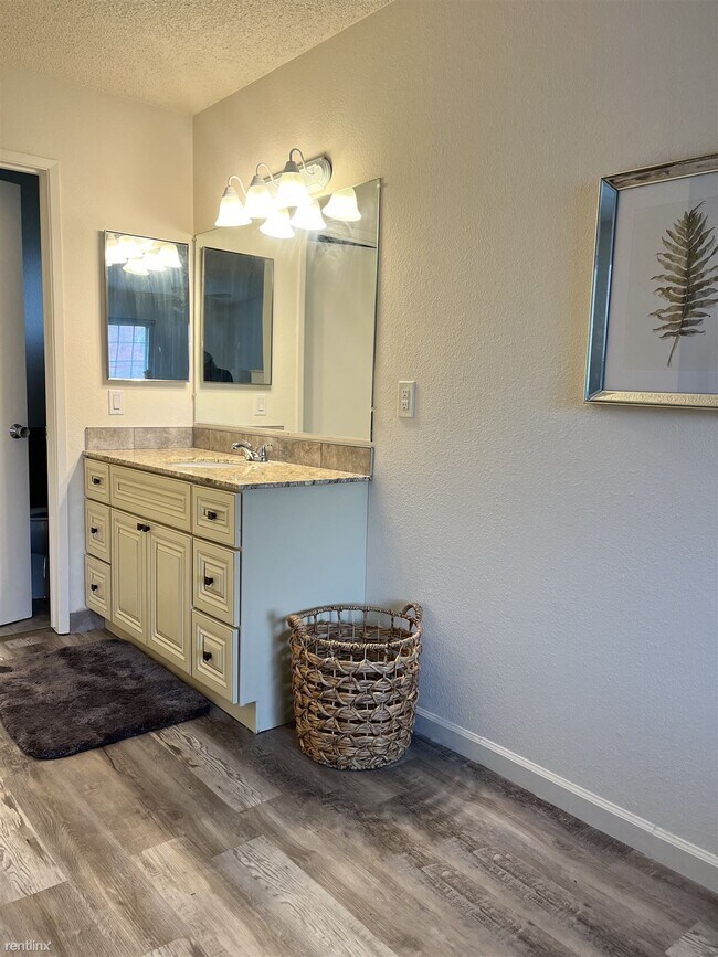 Foto del edificio - 5 br, 2.5 bath House - 136 Clayton Circle