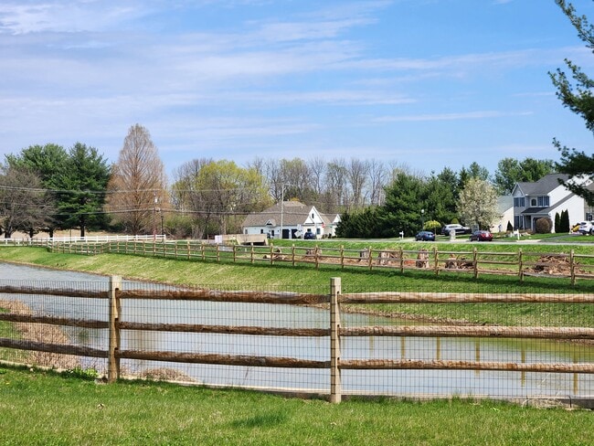 Foto del edificio - Ponds at Village Green