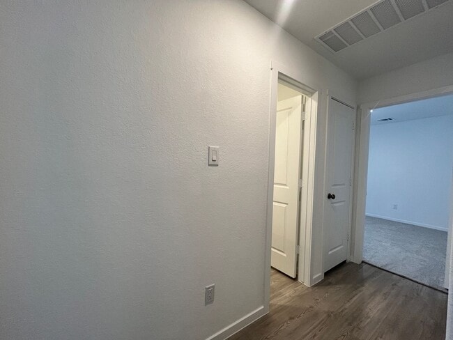 Building Photo - Charming 3 Bedroom/2 Bath Home *St. Hedwig...