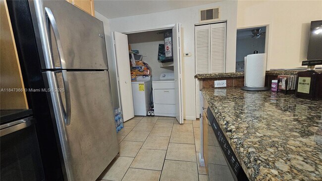 Foto del edificio - 4092 NW 87th Ave
