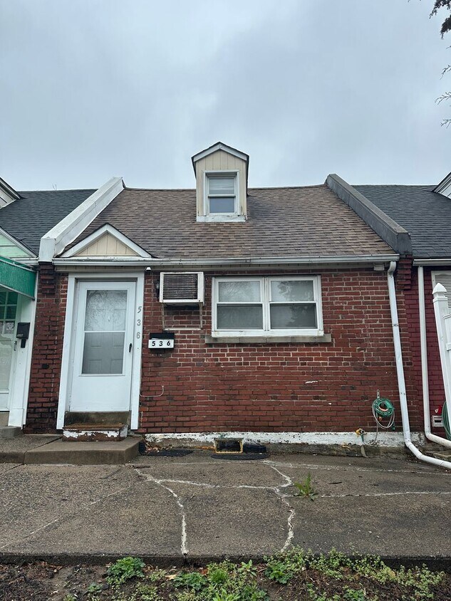 Primary Photo - 3 bed, 1.5 bath townhome in Upper Darby