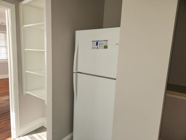 Building Photo - Newly Renovated 2 Bedroom 1 Bath