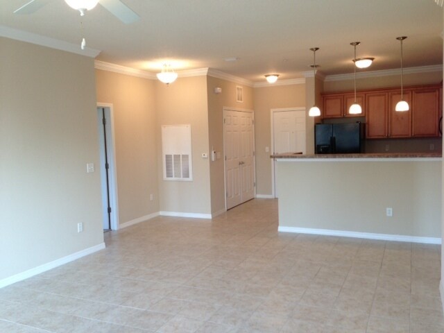 Building Photo - 2 Bedroom, 2 Bath with 1 Parking Space @ C...