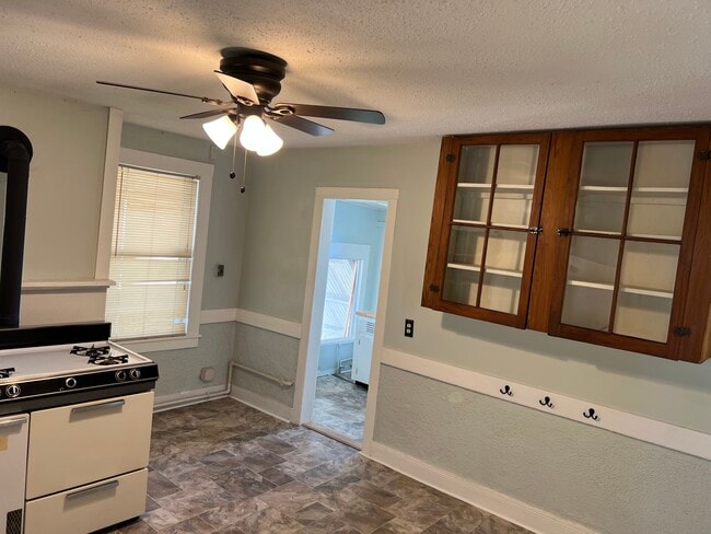 Building Photo - 293 Central Ave