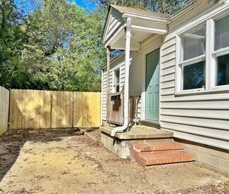 Building Photo - 852 W 48th St