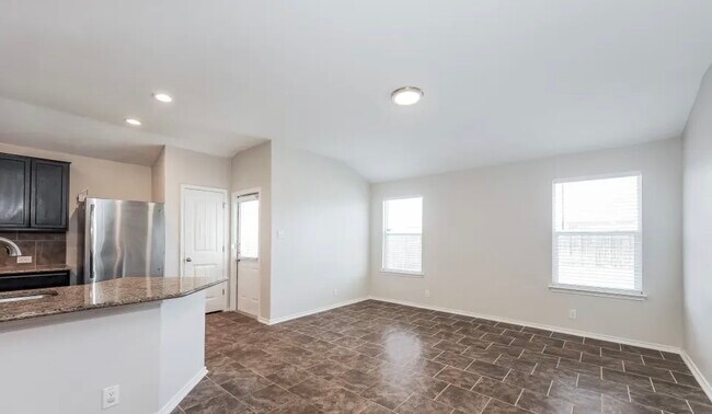 Building Photo - 8931 Hickman Pk