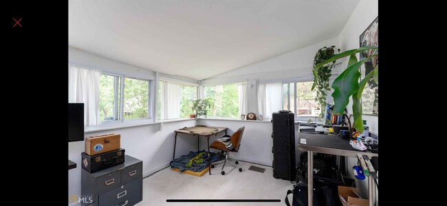 Bright sun room off kitchen - 185 Pearl St SE