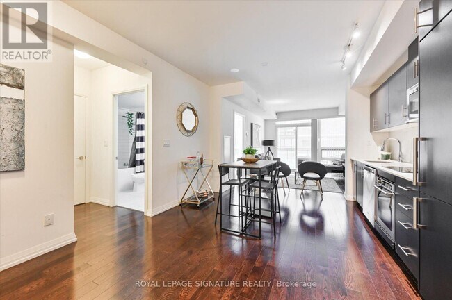 Photo du bâtiment - 460 Adelaide St E